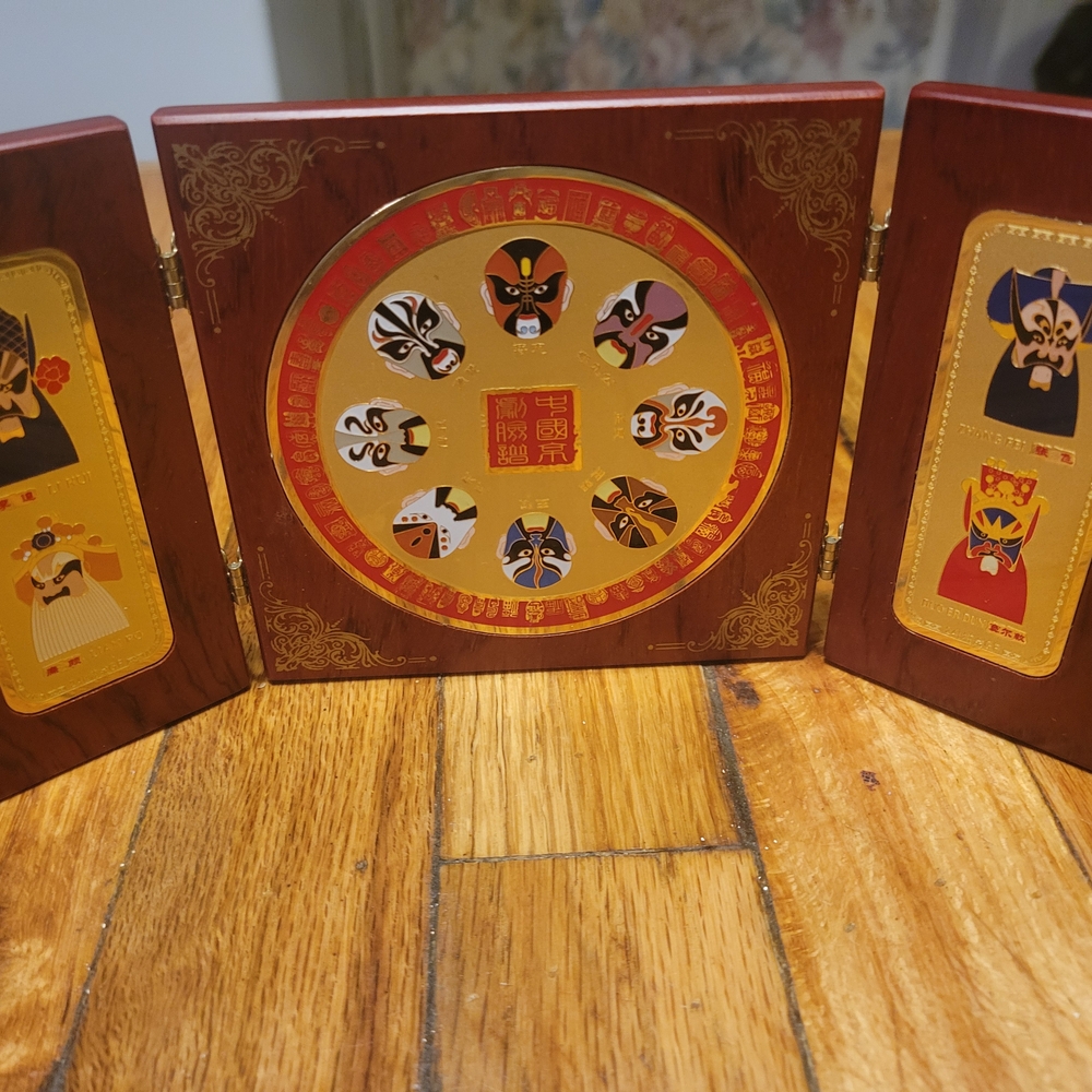 24KG PLATED Makeup Of Chinese Peking Opera In Wooden Case. excellent condition